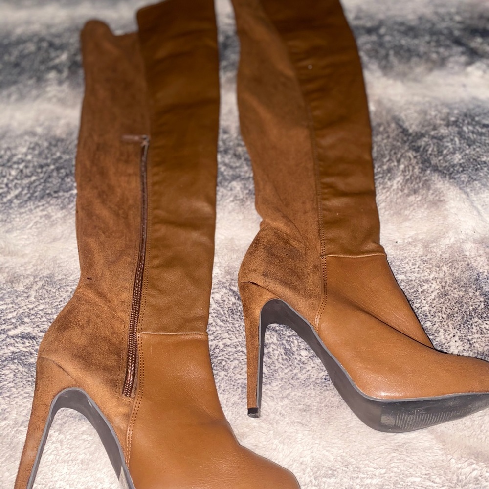 Knee high brown heeled boots - Picture 3 of 5